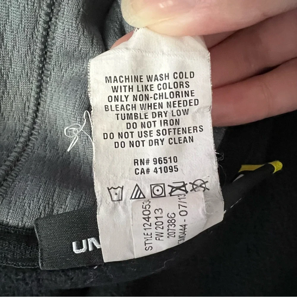 Under Armour Black Full-Zip Hoodie - Picture 6 of 6